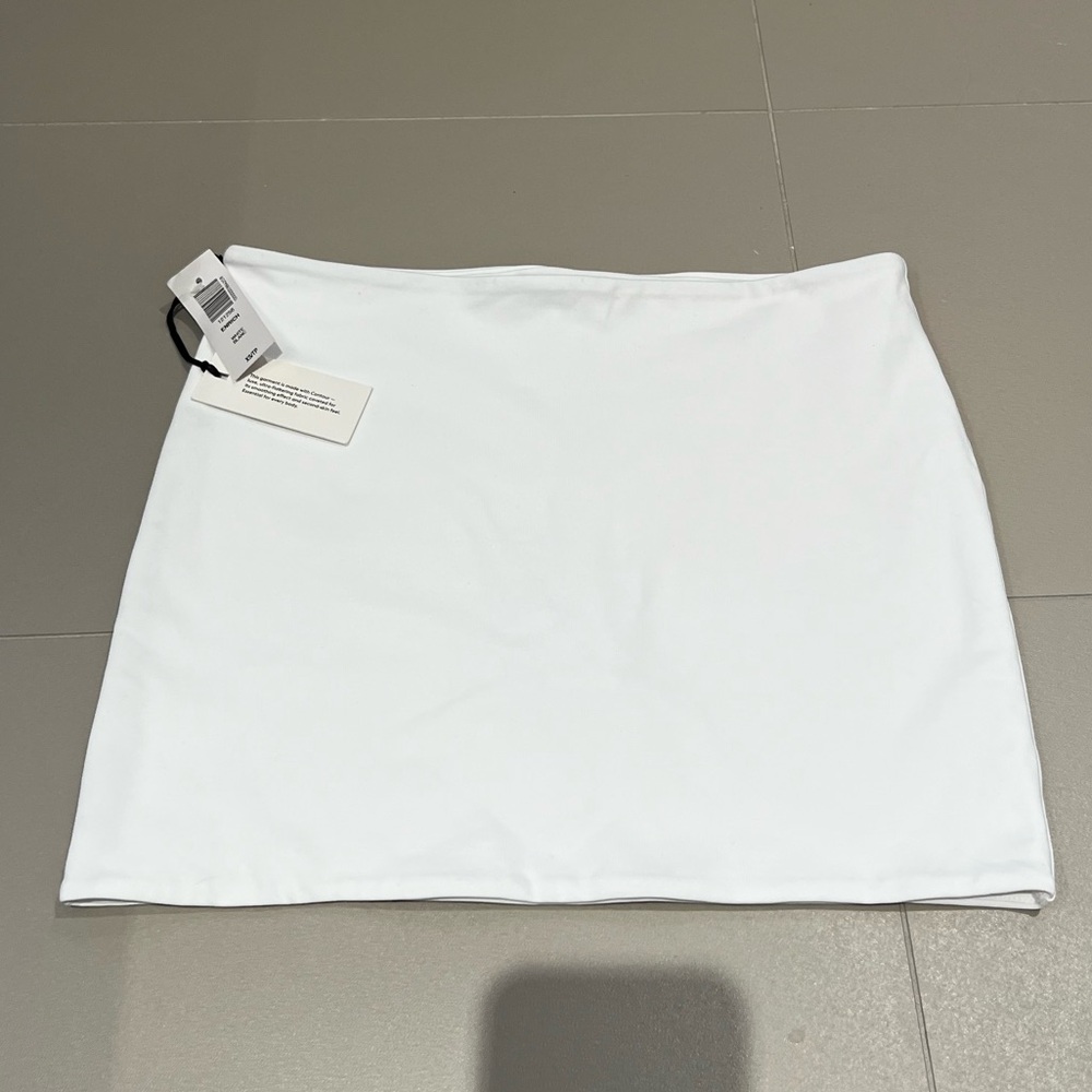 NWT Aritzia Contour White Skort